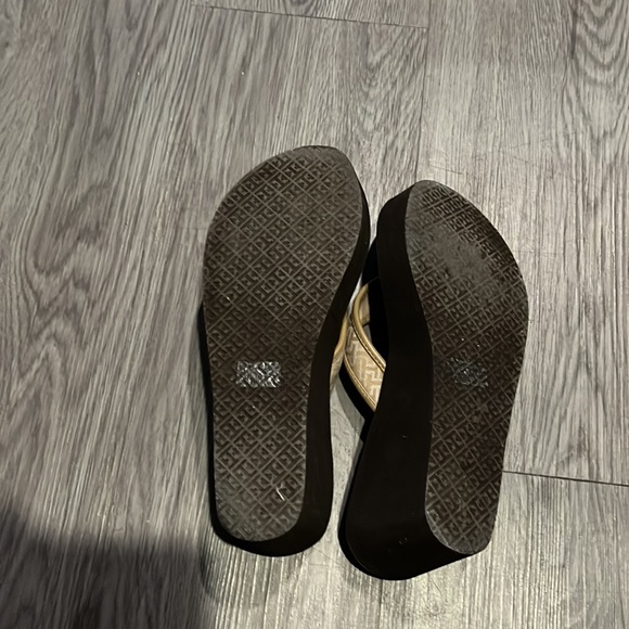 Preloved women’s sandals in good condition - Picture 3 of 3